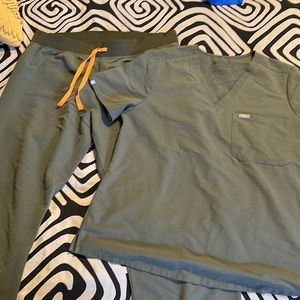 Figs set Casma top and Lexington bottoms. In great almost new condition.